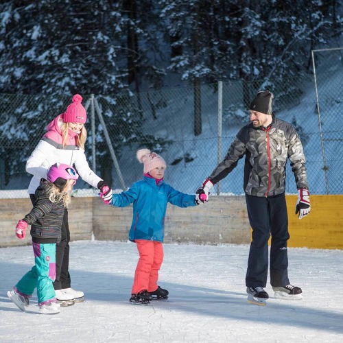 Eislaufplatz tux Finkenberg adler inn
