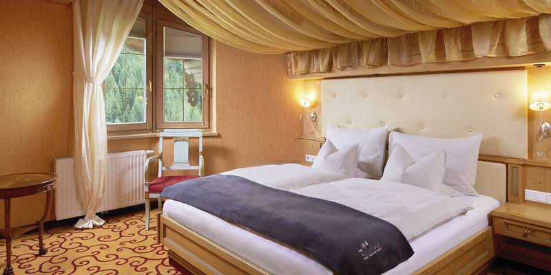 Penthouse DE LUXE GOLDEN EAGLE